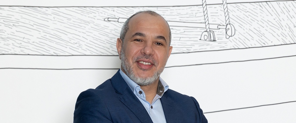 Portret van geestelijk verzorger Hassan Bouyazdouzen