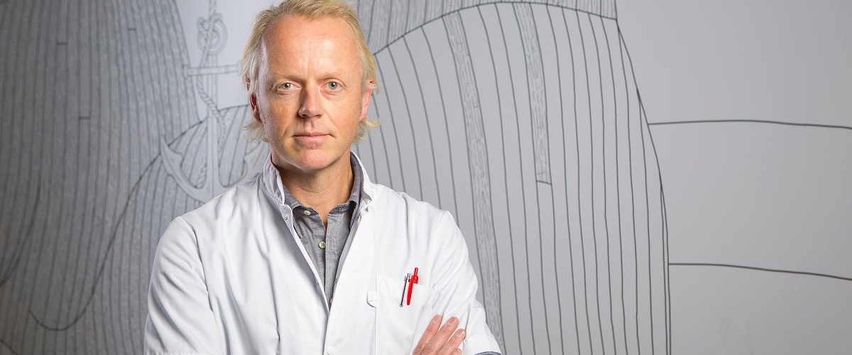 Portret van mond-, kaak- en aangezichtschirurg Marnix Bom