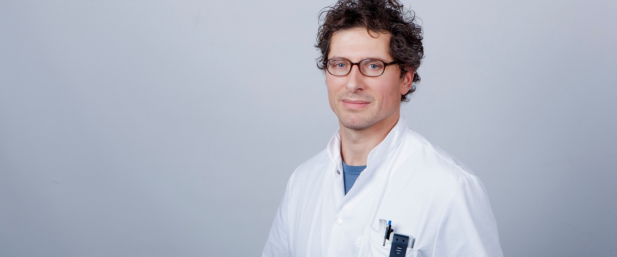 Portret van dermatoloog Michiel Uffen