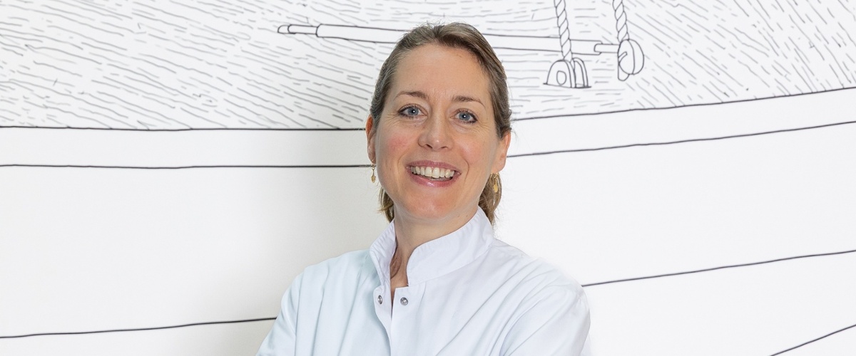 portret van internist ouderengeneeskunde Liselotte van Bloemendaal